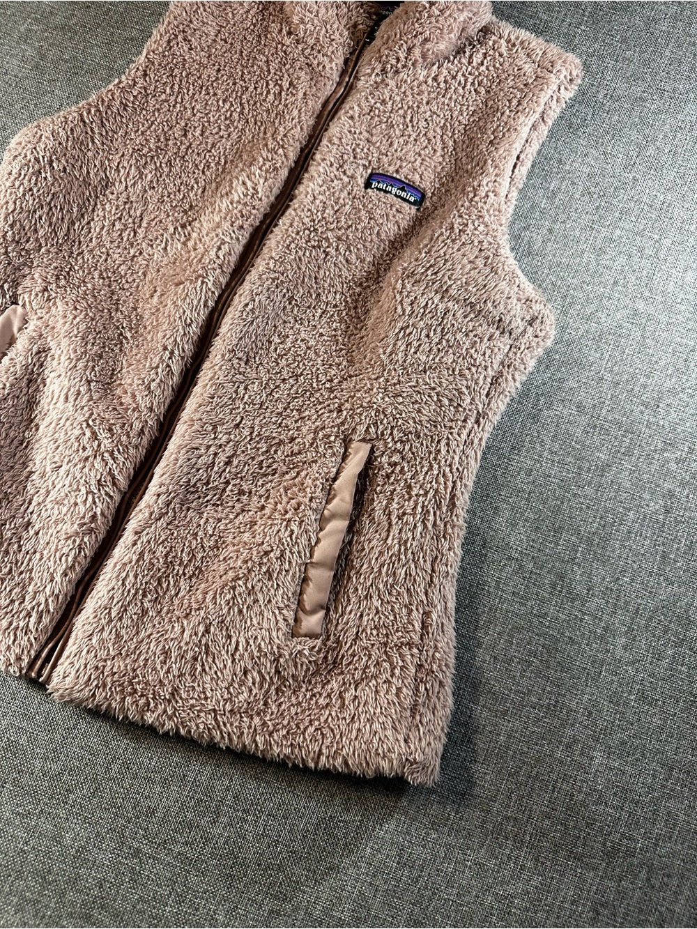 Patagonia Women’s Sherpa Fleece Vest in Taupe - Picture 10 of 12